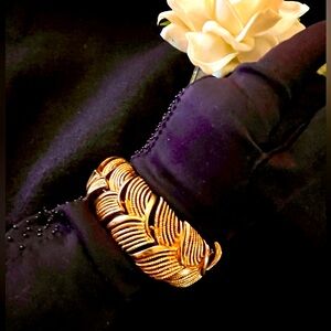 Vintage Heavy Napier Gold Tone Chevron Bracelet